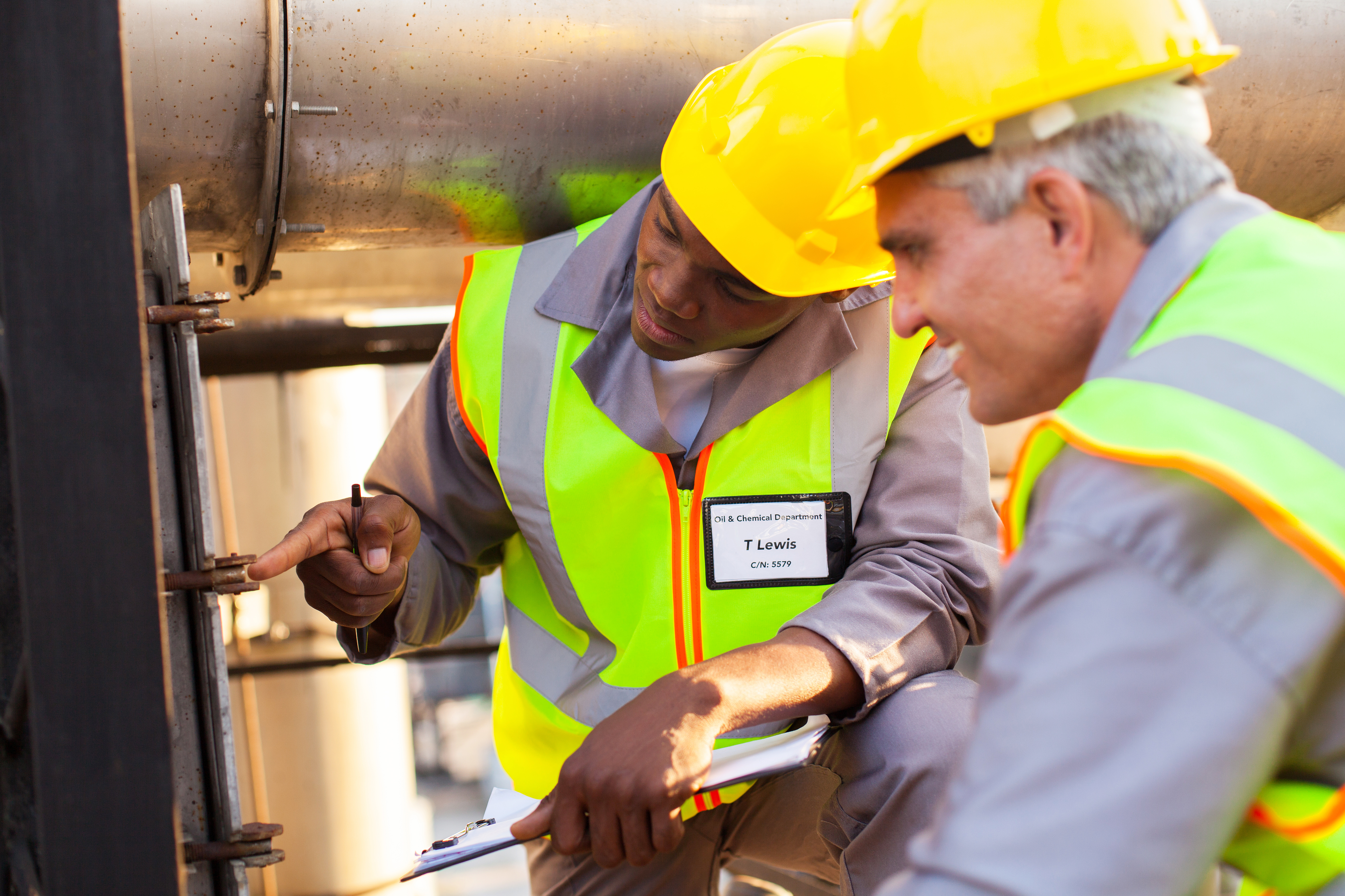 Man and woman in hardhats shutterstock_761907331637595777653729672